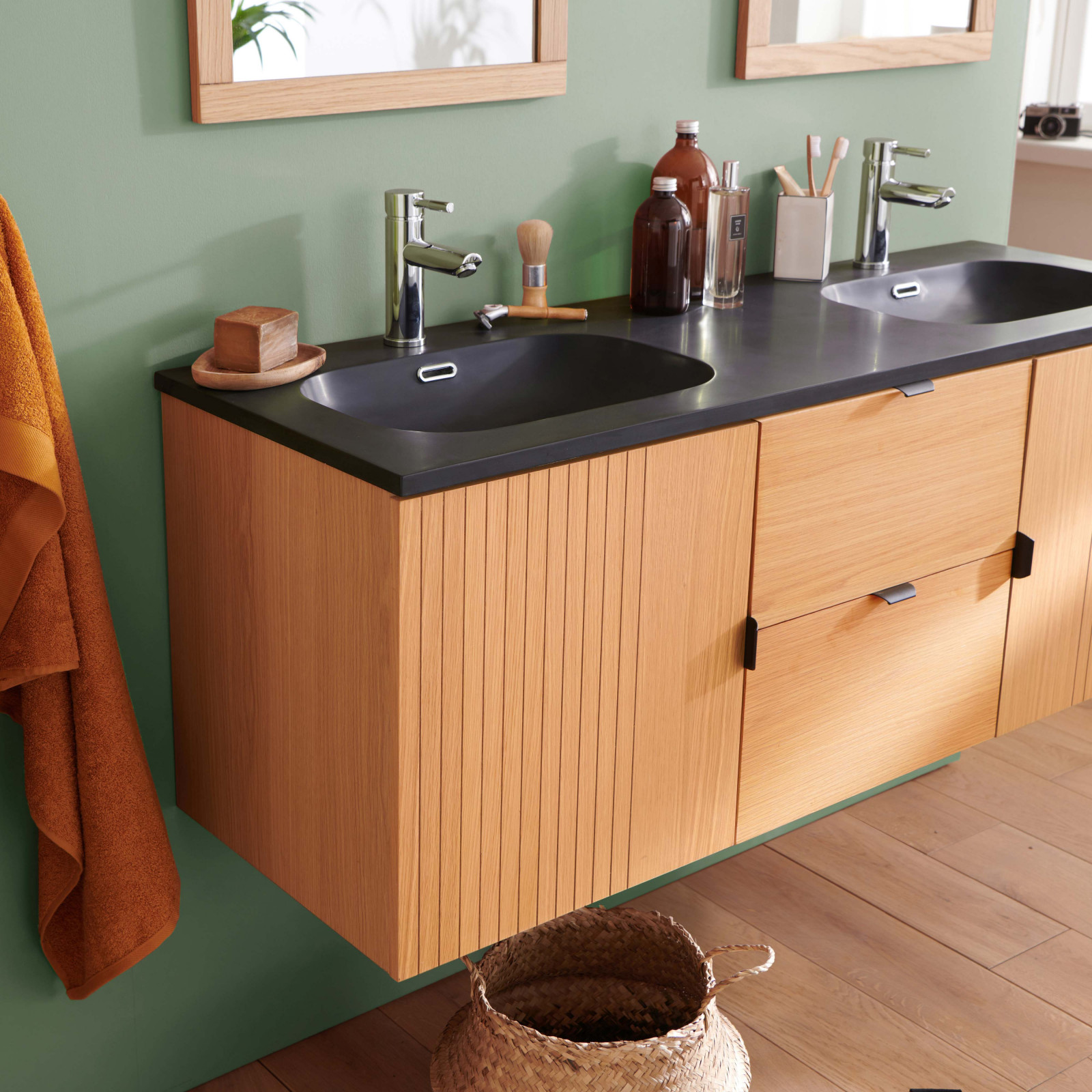 Meuble de salle de bain suspendu 140 cm STUDIO avec vasque, colonne et miroirs carrés