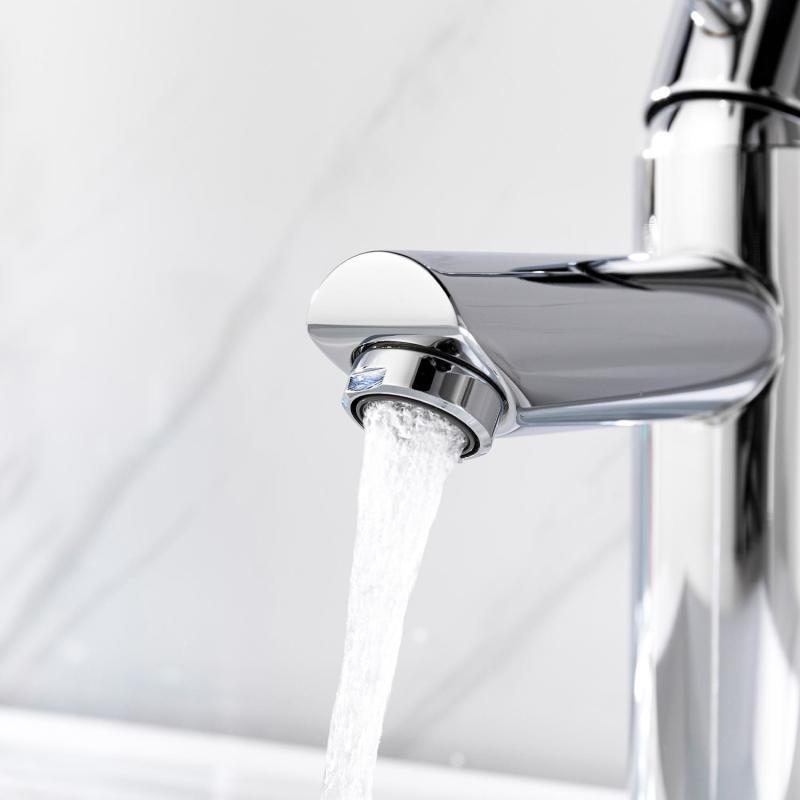 Robinet de salle de bain mitigeur bec bas chromé H17cm