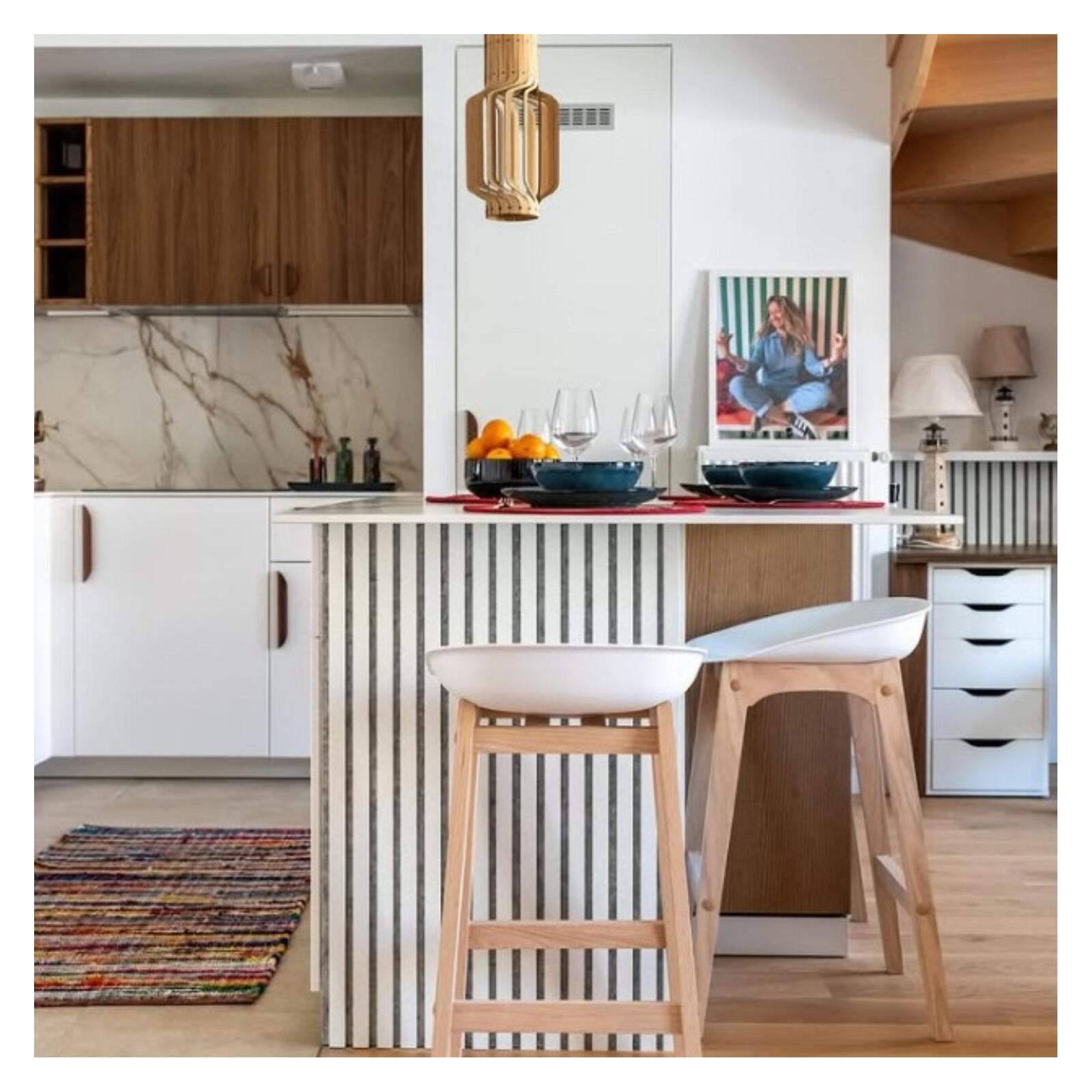 Lot de 2 tabourets d'ilot et bar 65 cm en chêne et assise blanche