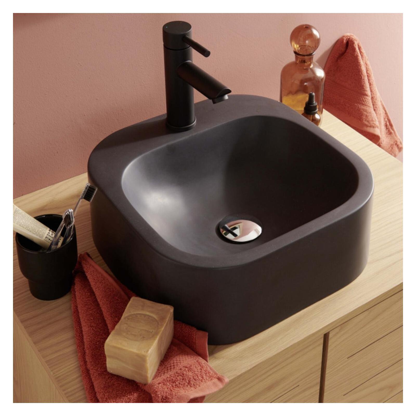 Vasque carrée à poser en résine noire largeur 37cm - SIAN - Vue de 3/4