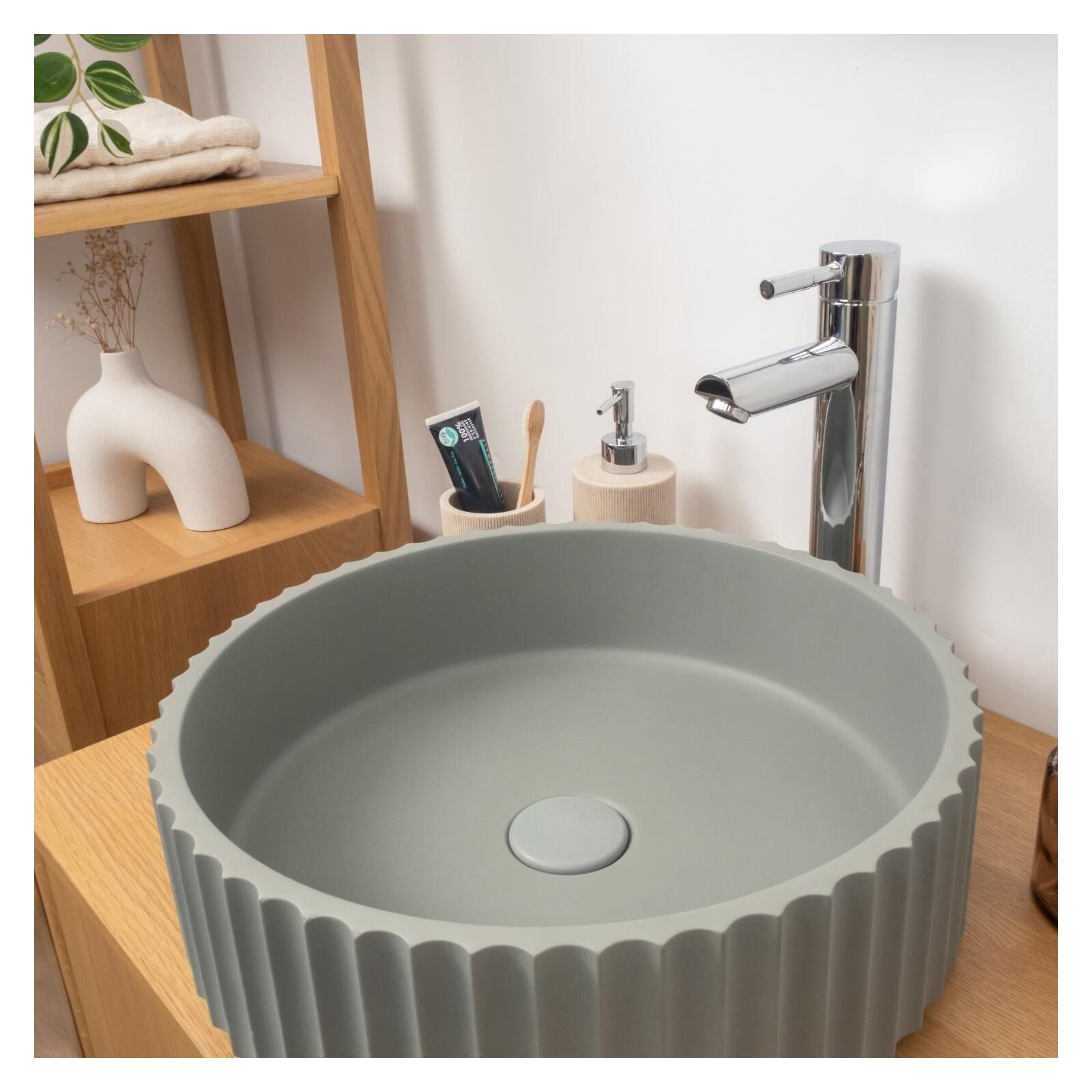 Vasque à poser ronde béton texturé vert 39,8x39,8cm Vasque à poser ronde béton texturé vert 39,8x39,8cm