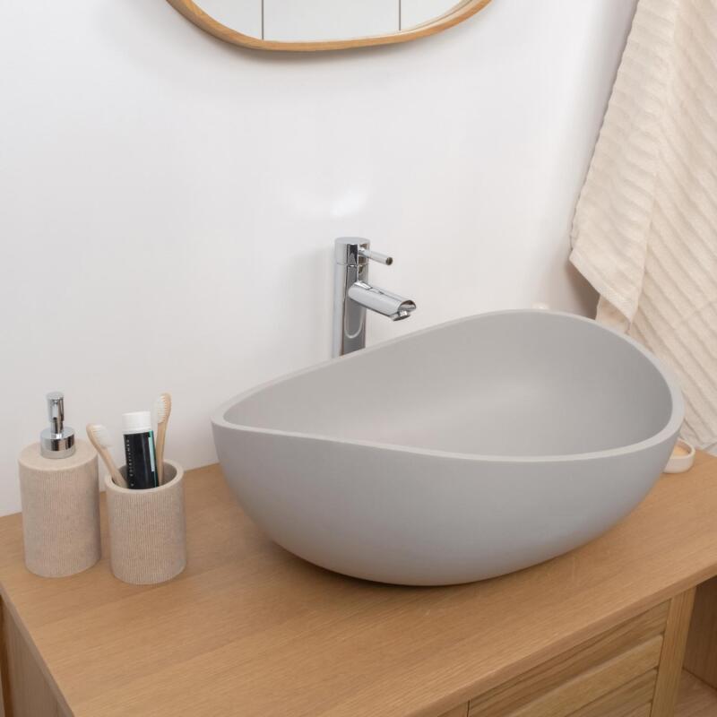 Vasque à poser organique en béton gris 57x37cm