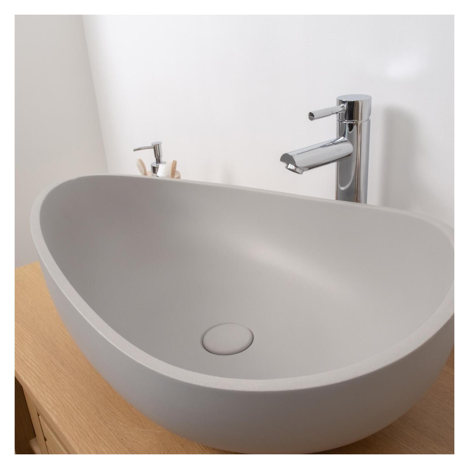 Vasque à poser organique en béton gris 57x37cm Vasque à poser organique en béton gris 57x37cm