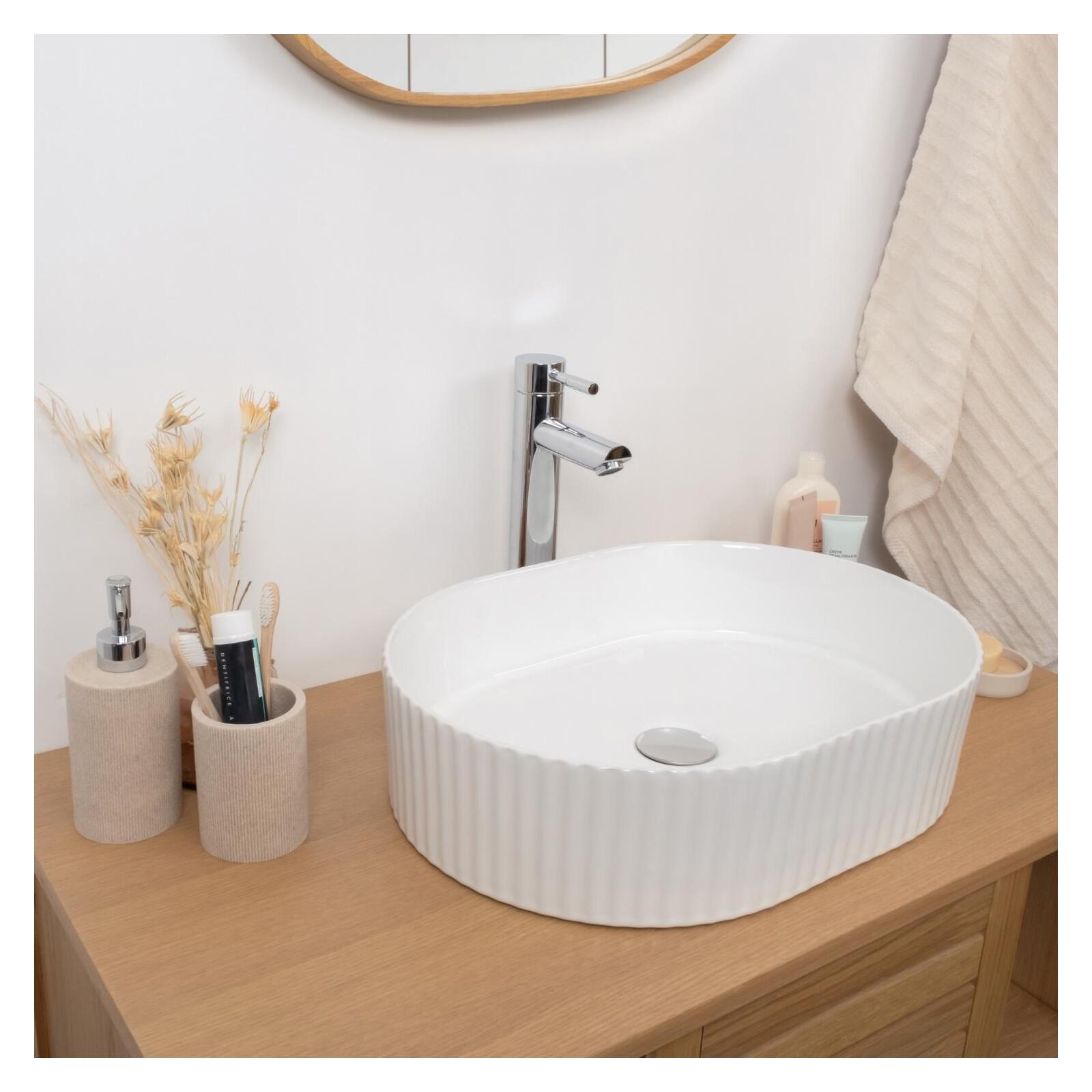 Vasque à poser ovale texturée en céramique blanc 49x36,5cm