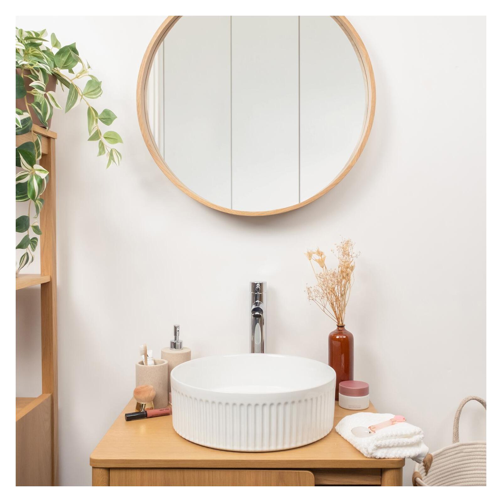 Vasque à poser ronde en céramique blanc texturé 36x36cm Vasque à poser ronde en céramique blanc texturé 36x36cm