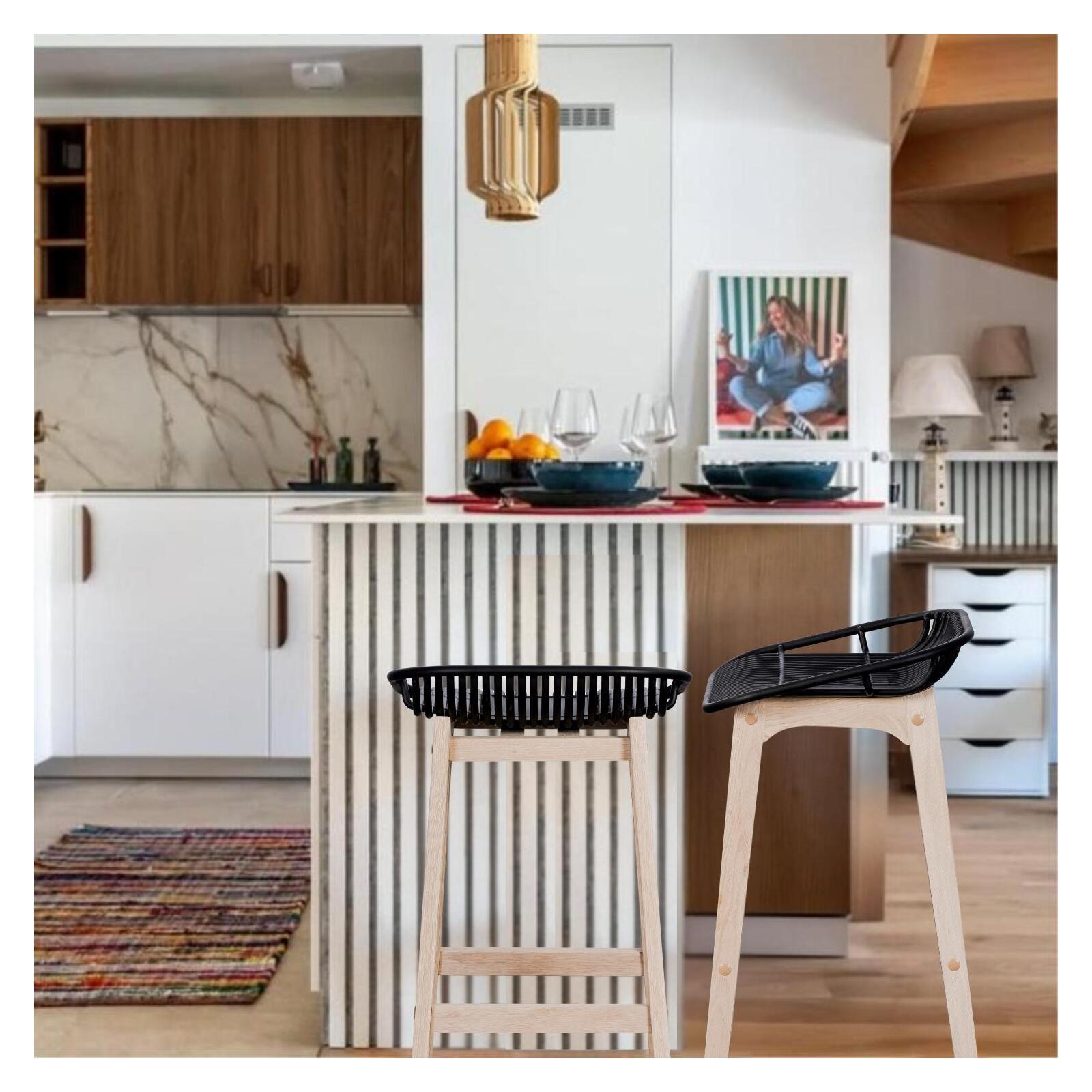 Lot de chaises d'îlot et bar en chêne et assise plastique 65cm