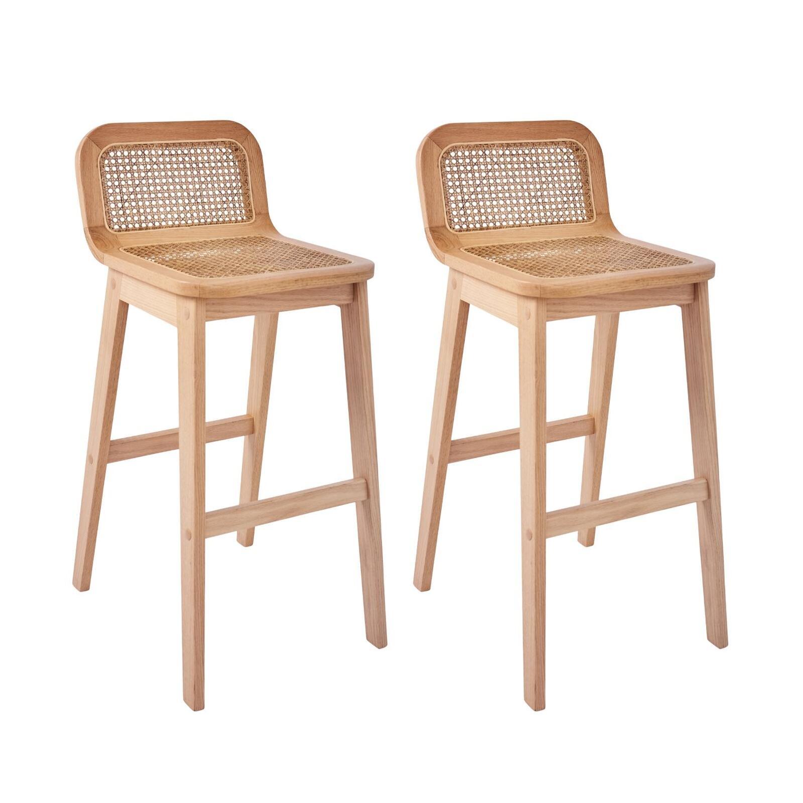 Lot de chaises d'îlot et bar en chêne et assise cannage 65cm Lot de chaises d'îlot et bar en chêne et assise cannage 65cm