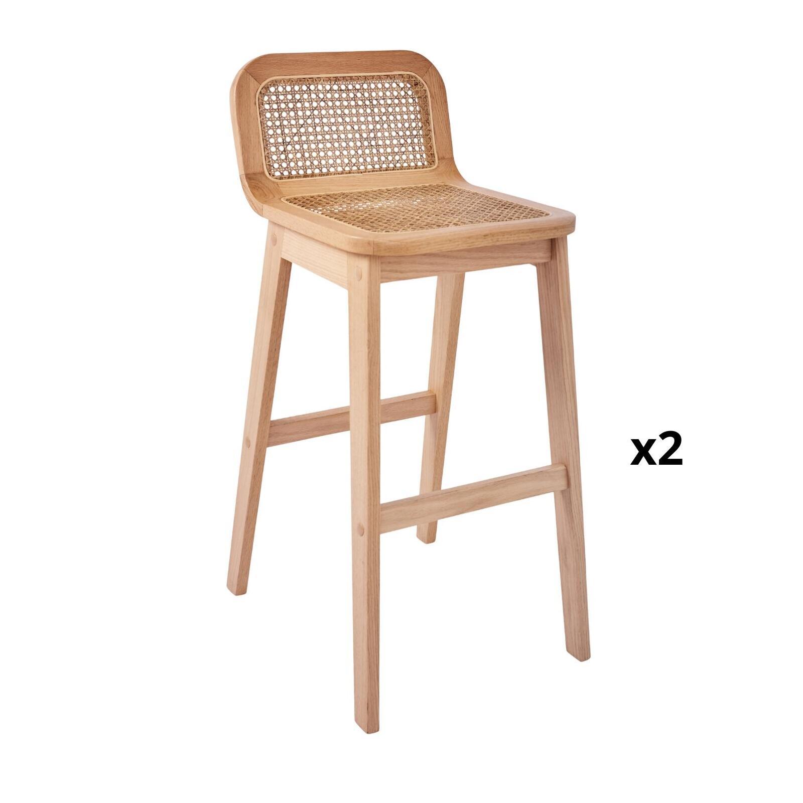 Lot de chaises d'îlot et bar en chêne et assise cannage 65cm Lot de chaises d'îlot et bar en chêne et assise cannage 65cm