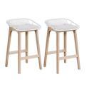 Lot de chaises d'îlot et bar en chêne et assise plastique H65cm