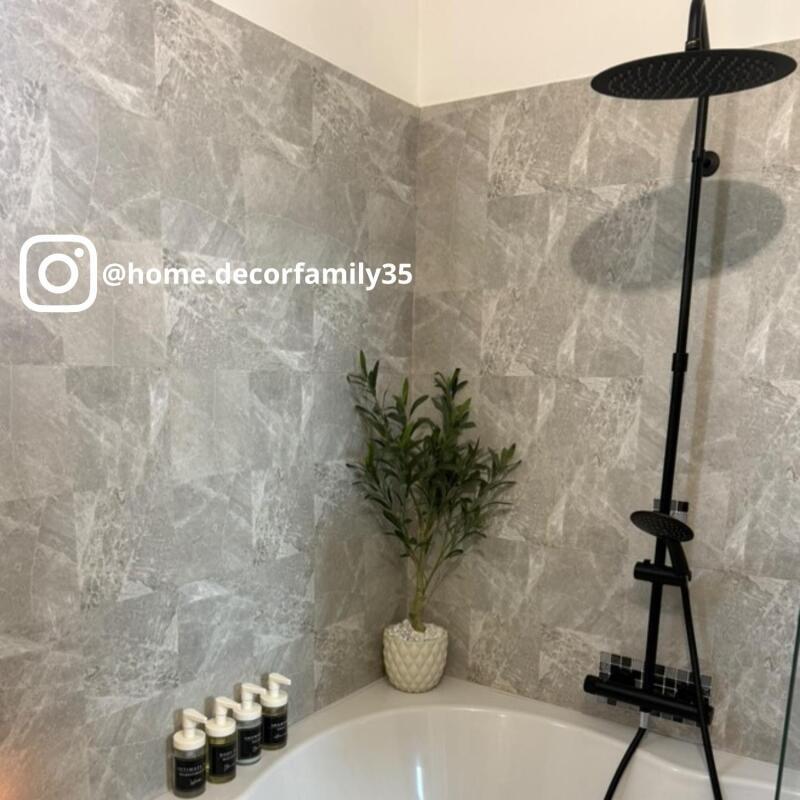 Colonne de douche thermostatique en inox avec tête ronde et poignées guillochées