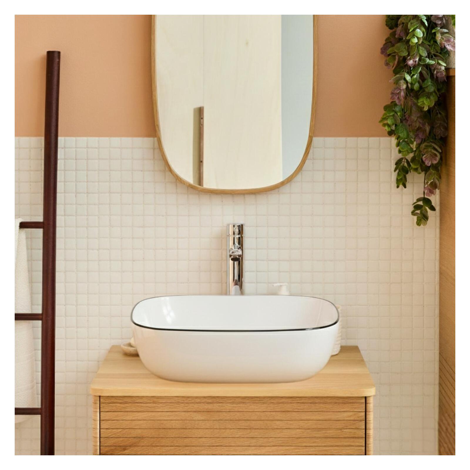 Vasque à poser rectangulaire en céramique blanche avec liseret noir 48x37cm