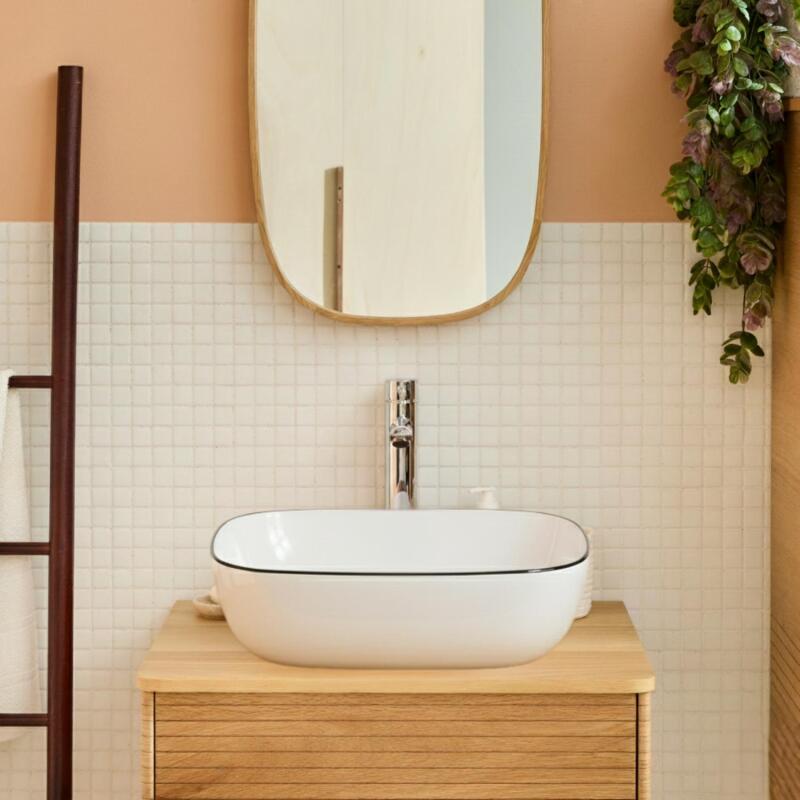 Vasque à poser rectangulaire en céramique blanche avec liseret noir 48x37cm