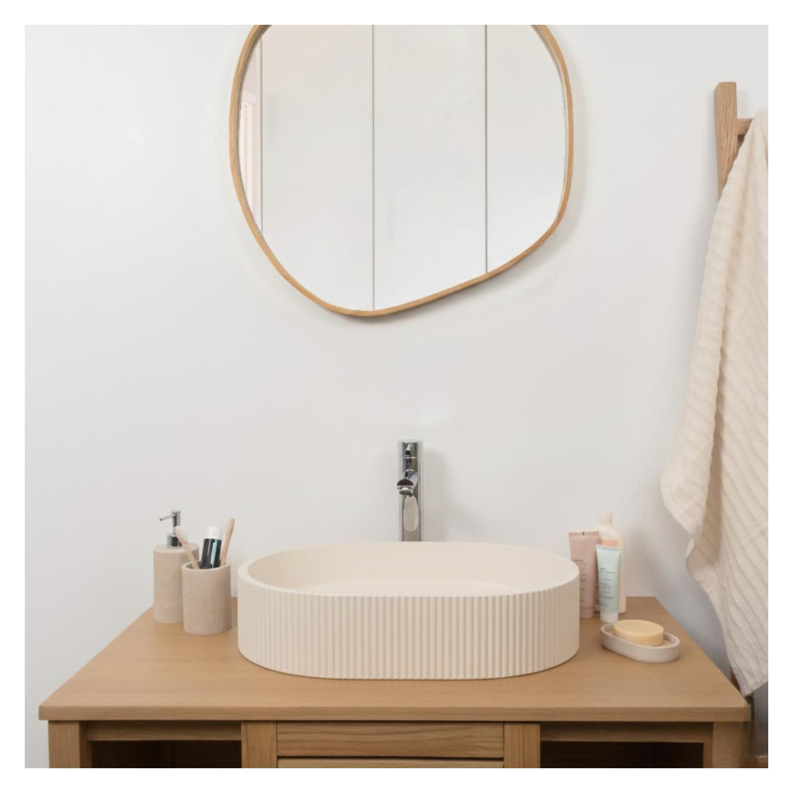 Vasque à poser ovale en béton cannelé beige 37x50cm