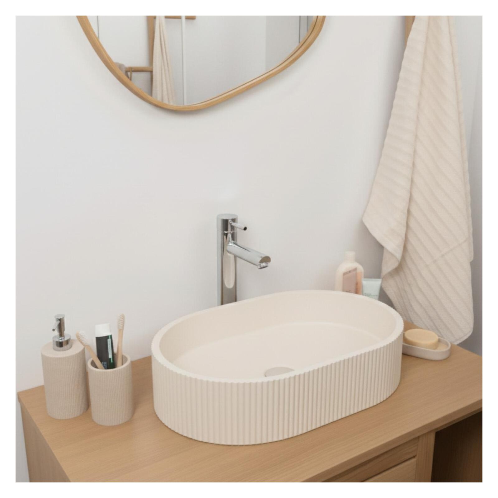 Vasque à poser ovale en béton cannelé beige 37x50cm