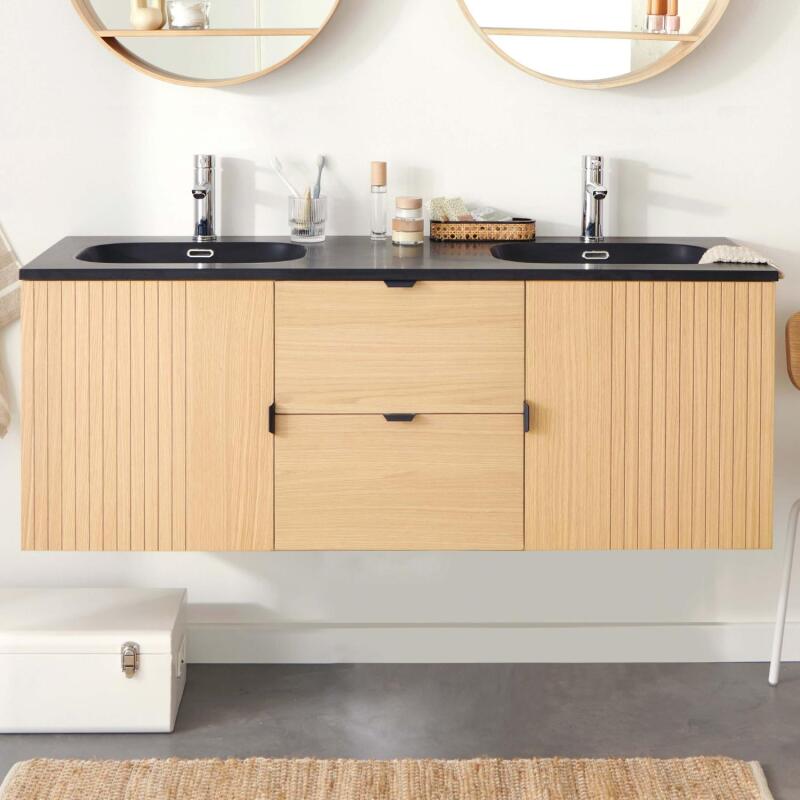 Meuble de salle de bain en chêne avec vasque et robinet