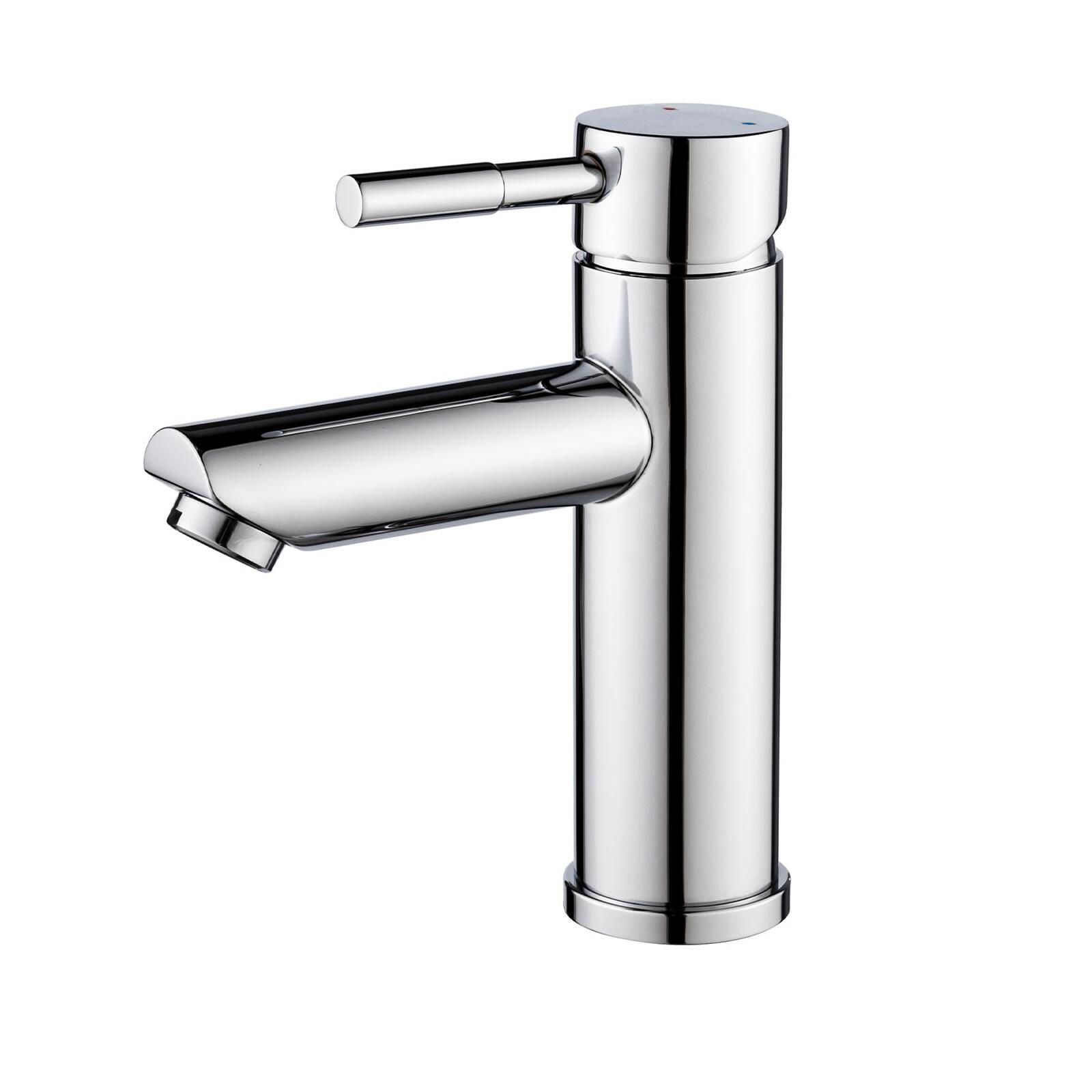 Meuble de salle de bain en chêne avec vasque et robinet