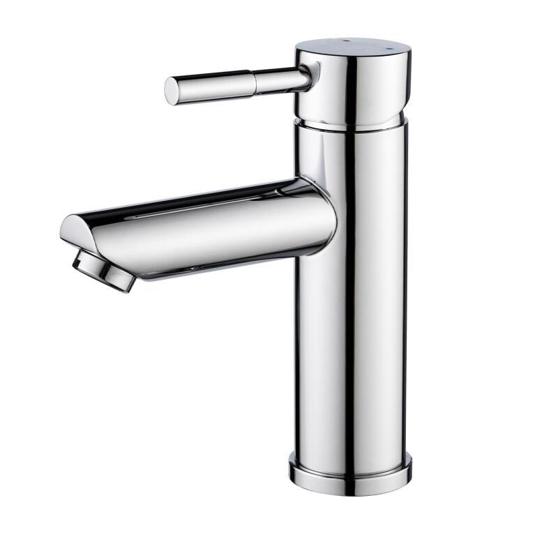 Meuble de salle de bain en chêne avec vasque et robinet