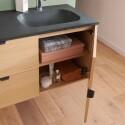 Meuble sous vasque 140 cm suspendu en chêne avec poignées métal noir - sans plan vasque