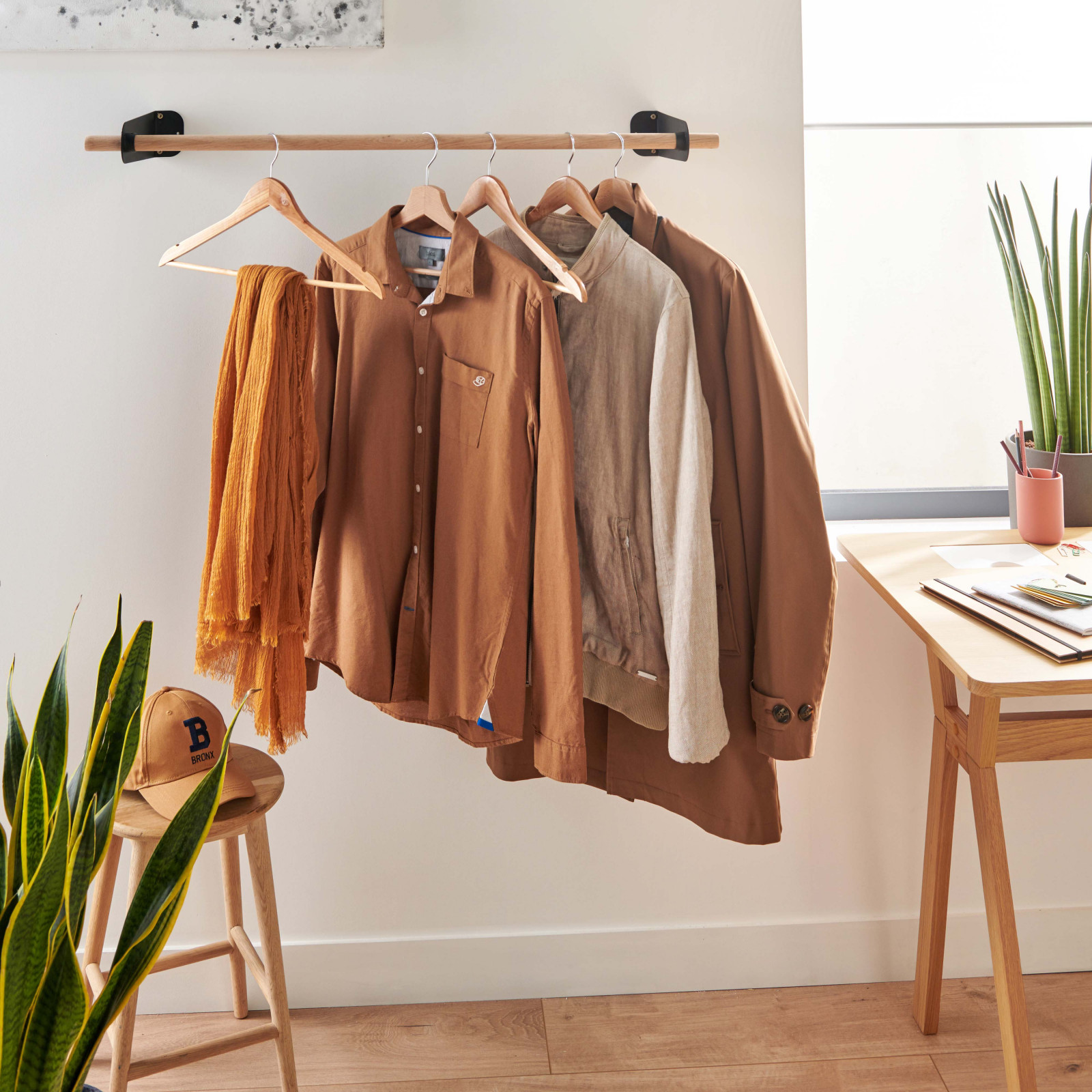 Kit penderie suspendue / portant barre murale Chêne / Métal Noir Mat 1 m - YURI Kit penderie suspendue / portant barre murale Chêne / Métal Noir Mat 1 m - YURI