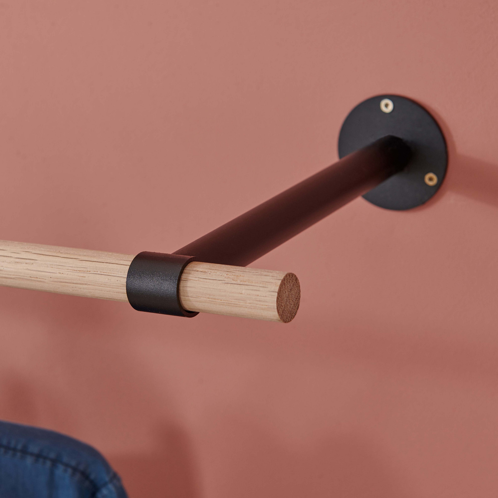 Portant penderie/ barre murale Chêne / Noir LOLA Portant penderie/ barre murale Chêne / Noir LOLA