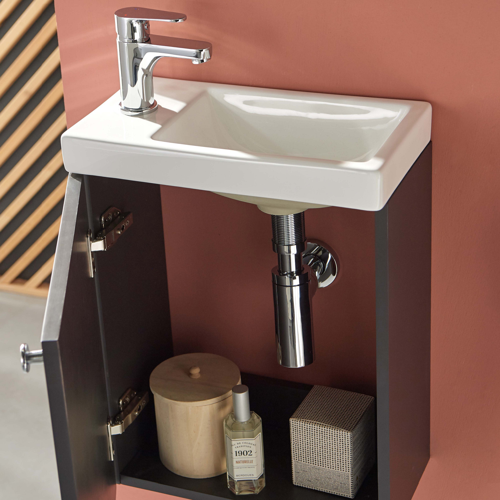 Meuble lave-mains noir carbone AVA avec miroir et robinet chromé Meuble lave-mains noir carbone AVA avec miroir et robinet chromé