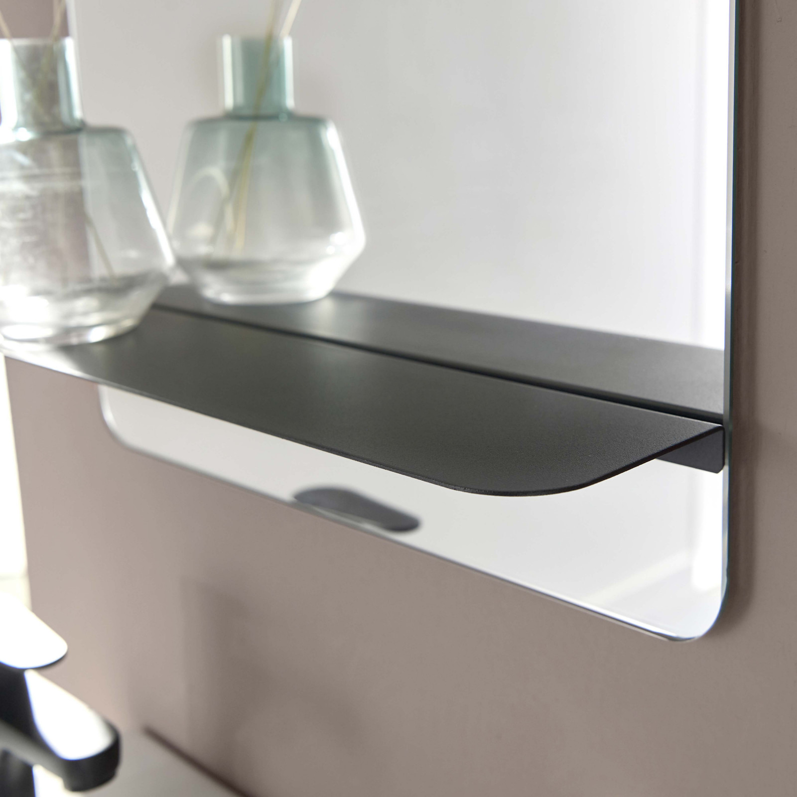 Meuble lave-mains noir carbone AVA avec miroir et robinet noir Meuble lave-mains noir carbone AVA avec miroir et robinet noir